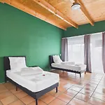 Crown Living Babylon - Nahe Messe Und Schweizer Grenze, Wlan, Kostenloser Parkplatz, Self Check-in, Ideal Fuer Geschaeftsreisende Und Feriengaeste 3*