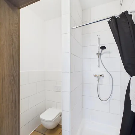Aparthotel Crown Living Babylon - Nahe Messe Und Schweizer Grenze, Wlan, Kostenloser Parkplatz, Self Check-in, Ideal Fuer Geschaeftsreisende Und Feriengaeste Lustenau