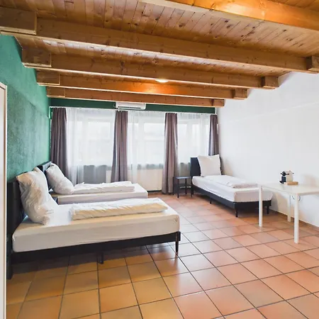 Crown Living Babylon - Nahe Messe Und Schweizer Grenze, Wlan, Kostenloser Parkplatz, Self Check-in, Ideal Fuer Geschaeftsreisende Und Feriengaeste 3*