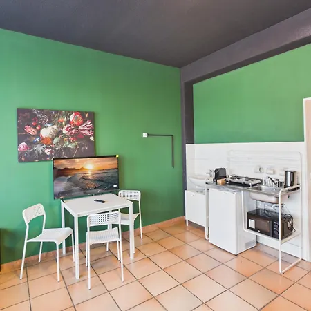 Aparthotel Crown Living Babylon - Nahe Messe Und Schweizer Grenze, Wlan, Kostenloser Parkplatz, Self Check-in, Ideal Fuer Geschaeftsreisende Und Feriengaeste