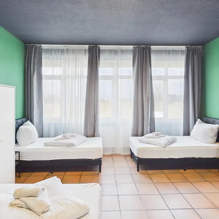 Crown Living Babylon - Nahe Messe Und Schweizer Grenze, Wlan, Kostenloser Parkplatz, Self Check-in, Ideal Fuer Geschaeftsreisende Und Feriengaeste לוסטנאו