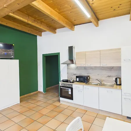 Crown Living Babylon - Nahe Messe Und Schweizer Grenze, Wlan, Kostenloser Parkplatz, Self Check-in, Ideal Fuer Geschaeftsreisende Und Feriengaeste Aparthotel