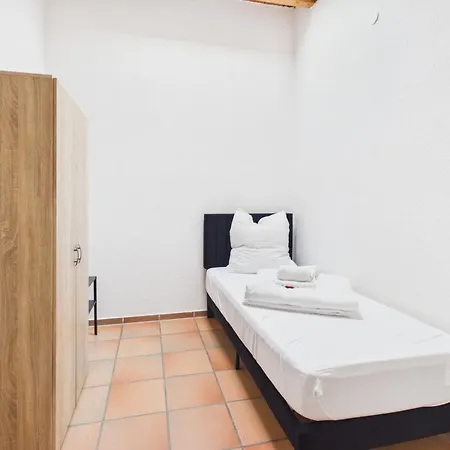 公寓式酒店 Crown Living Babylon - Nahe Messe Und Schweizer Grenze, Wlan, Kostenloser Parkplatz, Self Check-in, Ideal Fuer Geschaeftsreisende Und Feriengaeste 3*