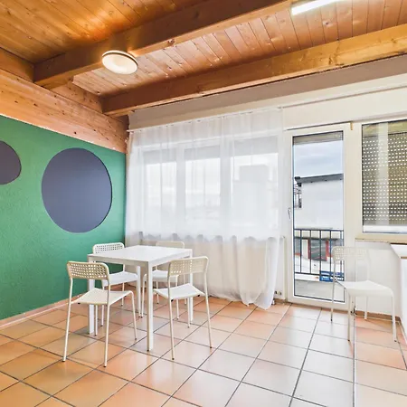 Crown Living Babylon - Nahe Messe Und Schweizer Grenze, Wlan, Kostenloser Parkplatz, Self Check-in, Ideal Fuer Geschaeftsreisende Und Feriengaeste 公寓式酒店 卢斯特瑙