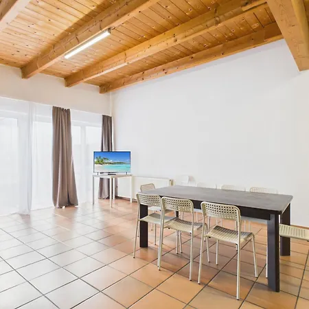 Crown Living Babylon - Nahe Messe Und Schweizer Grenze, Wlan, Kostenloser Parkplatz, Self Check-in, Ideal Fuer Geschaeftsreisende Und Feriengaeste 3* לוסטנאו