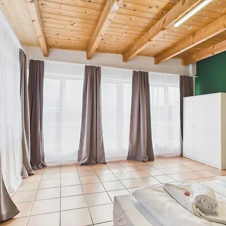 公寓式酒店 Crown Living Babylon - Nahe Messe Und Schweizer Grenze, Wlan, Kostenloser Parkplatz, Self Check-in, Ideal Fuer Geschaeftsreisende Und Feriengaeste 3*