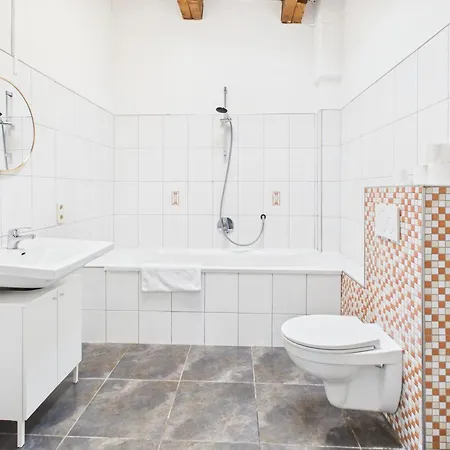 Crown Living Babylon - Nahe Messe Und Schweizer Grenze, Wlan, Kostenloser Parkplatz, Self Check-in, Ideal Fuer Geschaeftsreisende Und Feriengaeste 公寓式酒店