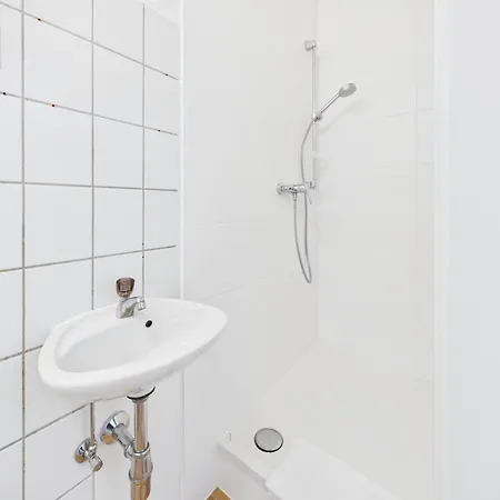 Aparthotel Crown Living Babylon - Nahe Messe Und Schweizer Grenze, Wlan, Kostenloser Parkplatz, Self Check-in, Ideal Fuer Geschaeftsreisende Und Feriengaeste
