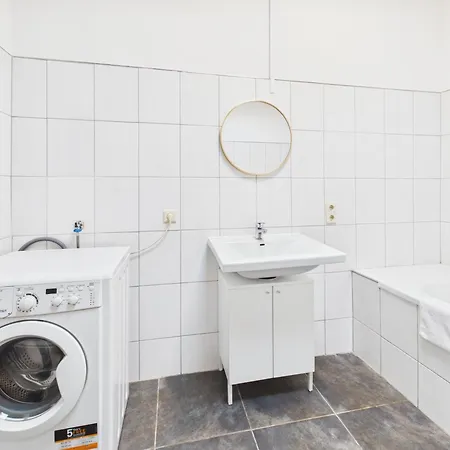 Crown Living Babylon - Nahe Messe Und Schweizer Grenze, Wlan, Kostenloser Parkplatz, Self Check-in, Ideal Fuer Geschaeftsreisende Und Feriengaeste 3*